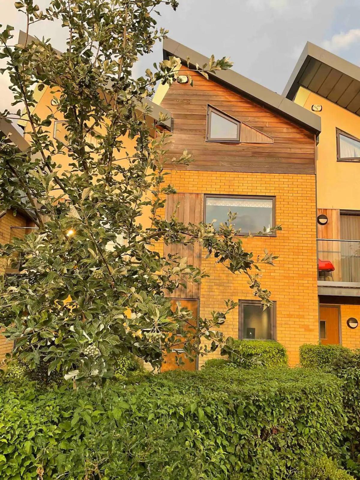 Pass The Keys Stunning Townhouse In Uphill Historic Lincoln Villa Eksteriør billede
